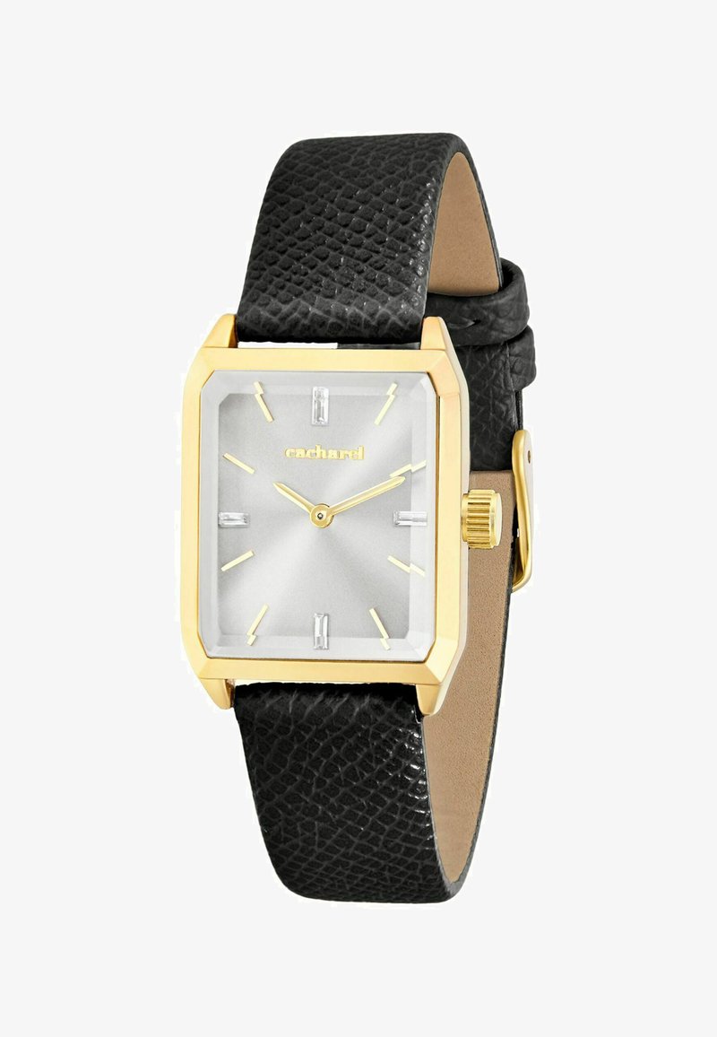 Rechthoekig gouden horloge met zilverkleurige wijzerplaat, gouden uurmarkeringen en wijzers, zwarte leren band met structuur en merknaam "Cacharel" op de wijzerplaat.