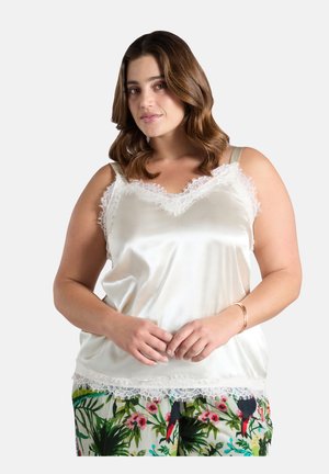 Satin camisole in off-white met kantafwerking langs de halslijn en zoom, voorzien van verstelbare straps en een gladde textuur.