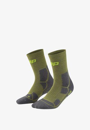 Paar grüne und dunkelgraue Socken bis zur Mitte der Wade mit gepolsterten Bereichen und gelben Markierungsdetails.