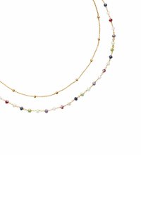 Złototonowa, warstwowa naszyjnik, składający się z jednej łańcuszka z małymi metalicznymi koralikami oraz drugiego z pastelowymi koralikami ułożonymi dekoracyjnie.
