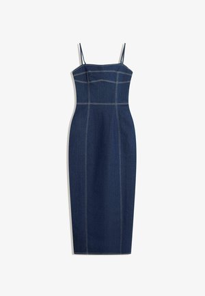 Abito bodycon in denim con sottili spalline regolabili, colore blu scuro, caratterizzato da cuciture gialle a contrasto e una siluette aderente.