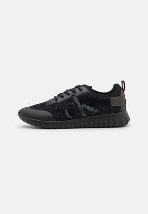 SPORTY RUNNER - Baskets basses - triple black