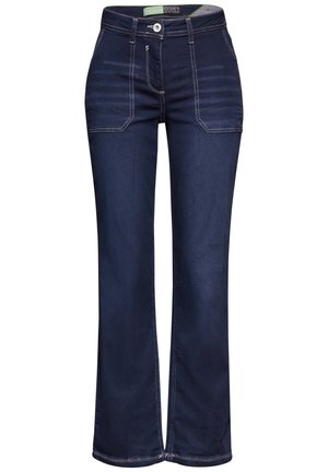 Jeans in denim blu navy con un design a gamba svasata, dotati di tasche frontali e cuciture bianche a contrasto su cuciture e tasche.
