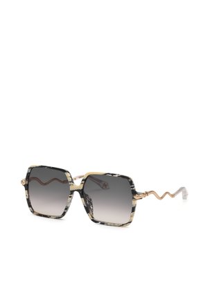 Lunettes de soleil carrées noires et beige en écaille de tortue avec verres dégradés foncés et branches dorées à texture serpent.