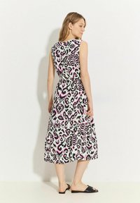 Cecil SOMMER MIT PRINT - Freizeitkleid - weiß