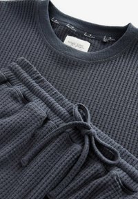 Next COSY WAFFLE LONG SLEEVE SET - Pyžamová súprava - navy