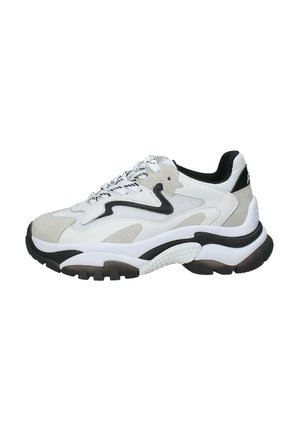 Sneaker chunky bianco con accenti grigi e neri. Presenta una tomaia testurizzata, un colletto imbottito e una suola in gomma spessa con motivo antiscivolo.