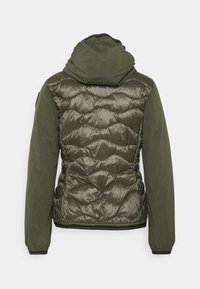 Gewatteerde jas in olijfgroen, met een capuchon, een gewatteerde textuur op de rug en elastische manchetten met een effen kleur mouw.