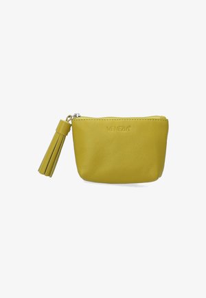 Gelbe Leder-Pouch mit strukturiertem Finish, Reißverschluss und Quastenakzent. Verfügt über ein geprägtes Branding auf der Vorderseite. Kompakte und abgerundete Form.