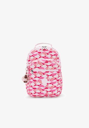 Lyserød rygsæk med et hvalmønster, lavet af slidstærkt stof. Har to lynlåskompartments og en charms-tilbehør på siden.