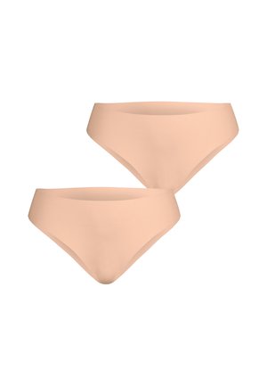 Zwei nahtlose, hellbeige Damen-Bikini-Slips auf weißem Hintergrund.