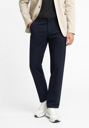 Gisada, GISADA LARGE TAPERED CHINO WITH MINI LABEL PATCH ON BACK POCKET - Chino - navy