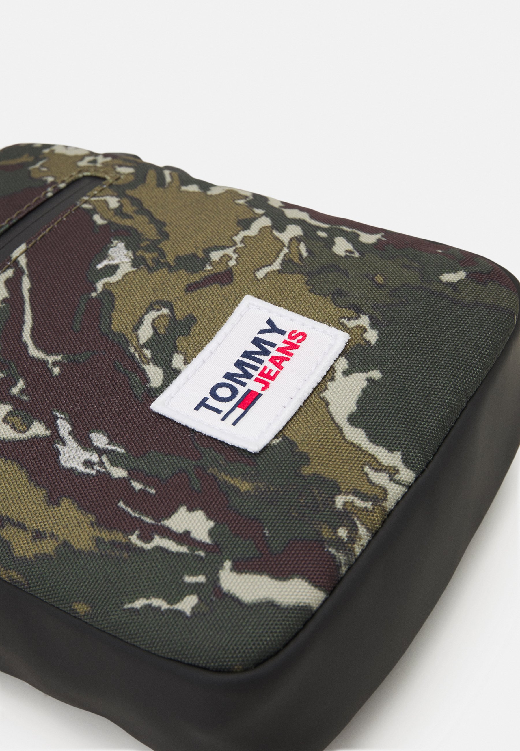 Women URBAN ESSENTIALS REPORTER CAMO UNISEX - Across body bag Women URBAN ESSENTIALS REPORTER CAMO UNISEX - Across body bag