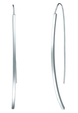 Cercei din metal argintiu cu un design curbat și alungit. Dispun de o finisare netedă și un fir subțire pentru o purtare ușoară.