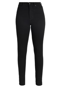 Černé skinny džíny s vysokým pasem, předními kapsami, poutky na pásek a zapínáním na knoflík a zip na bílém pozadí.