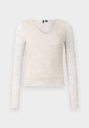Langarm, V-hals top in beige met een bloemige kantpatroon. Gladde body en doorzichtige mouwen, met delicate textuuraccenten.