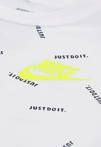 Nike Sportswear TOSS SET - Tracksuit bottoms - black