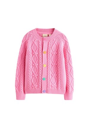 Růžový pletený cardigan s diamantovými a copánkovými vzory, se šesti různě barevnými knoflíky vpředu a řemínkovými manžetami a lemem.