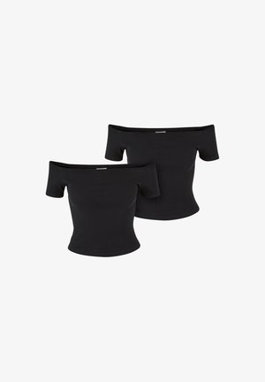 Fekete, vállról lelógó felsők, amelyek testhez simuló fazonnal, rövid ujjal és bordázott textúrával rendelkeznek. Két darabos szettben kapható.