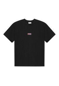 Μαύρο T-shirt με κοντά μανίκια και ένα μικρό ορθογώνιο μπαλώμα λογότυπου "LES DEUX" στο κέντρο του στήθους.