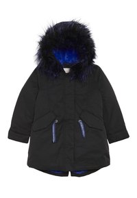 Svart parka med en huva i fuskpäls i mörkblått, med två framfickor och blå interiör. Justerbara snoddar vid midjan.