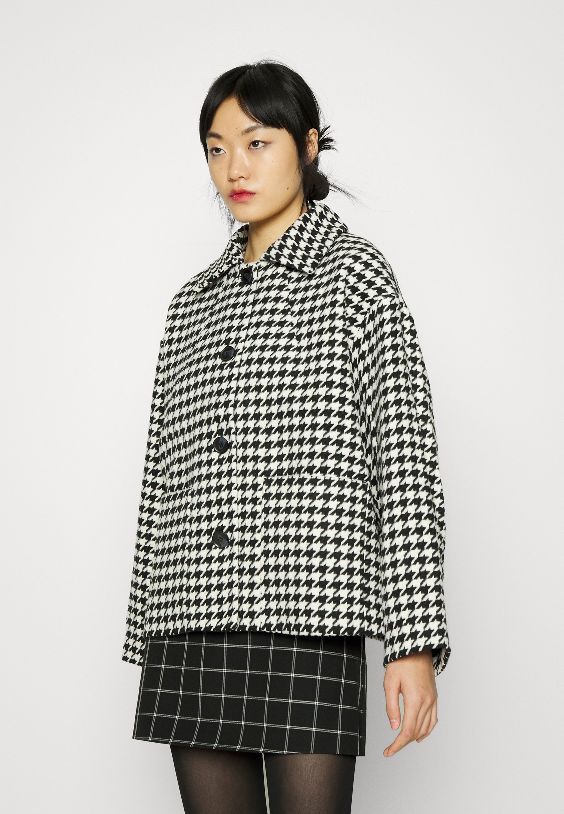 Monki Light jacket - black and white 