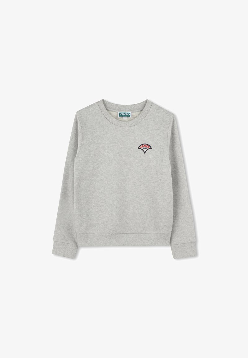 Sweatshirt gris en matériau doux. Présente un col ras du cou et des poignets côtelés, avec un petit logo brodé sur la poitrine gauche.
