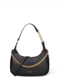 Borsa a tracolla in pelle nera con dettaglio catena dorata, texture liscia, forma curva, con tracolla removibile e dettaglio logo sul davanti.