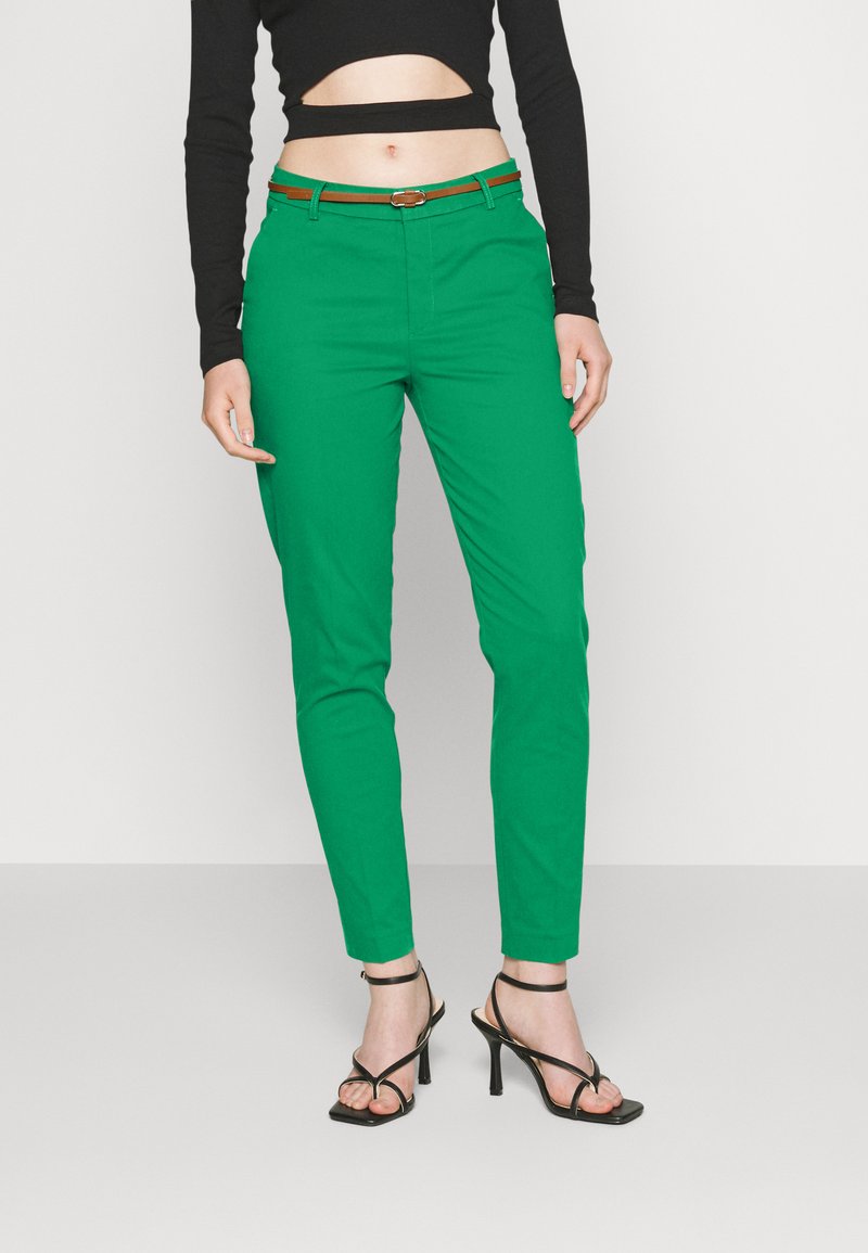 b.young DAYS CIGARET - Chinos tipa bikses - verdant green