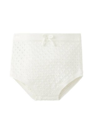 Culotte bébé blanche tricotée avec un motif diamant texturé et un petit nœud au centre de la ceinture.