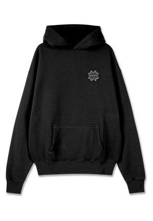 Μαύρη κουκούλα φούτερ από μαλακό ύφασμα, με μπροστινή �τσέπη και κεντητό λογότυπο λουλουδιού στη αριστερή περιοχή του στήθους.