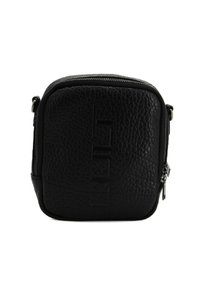 Borsa a tracolla nera in pelle con superficie testurizzata, chiusura a zip e logo impresso sulla parte anteriore; forma quadrata con angoli arrotondati.