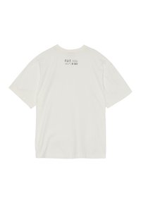 Biała bawełniana koszulka w luźnym kroju, z nadrukiem na górnej części pleców oraz krótkimi rękawami. Gładka, lekka tekstura.