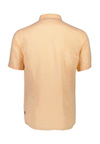 Korte mouwen shirt van zacht perziklinnen, met een klassieke kraag en een rechte zoom. Getextureerde stof met subtiele kleurvariaties.