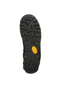 Svart gummisul med ett komplext mönster av däckspår med hexagonala och stjärnformade klackar; framhävd av en gul Vibram-logotyp.