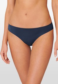 Navyblaue Bikini-Unterteile im Low-Rise-Schnitt, aus einem glatten Stoff mit elastischen Rändern und minimalistischem Design, ohne Muster oder Akzente.
