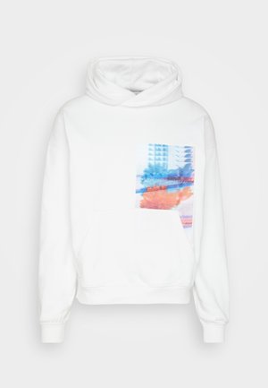 Witte hoodie met trekkoordcapuchon, voorzak en een vierkante grafische print in blauwe en oranje kleuren. Gemaakt van zachte stof.