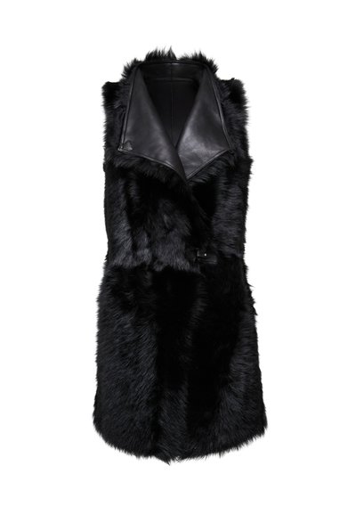 Juodas dirbtinio kailio liemenė su odiniu apykakle, be rankovių dizainas, priekinė užsegimo sistema, pagaminta iš lygios odos ir tekstūruoto kailio medžiagų.