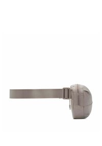 Ljusgrå tygbälte väska med rundad form, med dragkedja och en texturerad rem. Metallbeslag ingår.