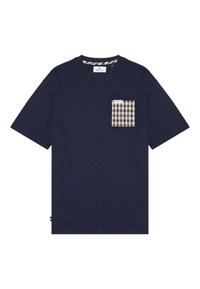 Maglietta in cotone blu navy con maniche corte e tasca quadrata a quadri in tonalità beige e marrone. Presenta un collo rotondo e un'etichetta laterale.