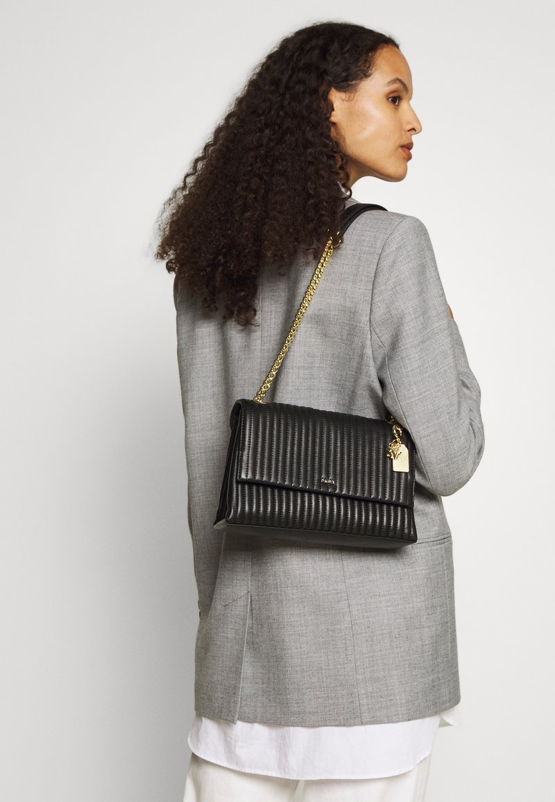 DKNY AMELIA FLAP SHOULDER Across body bag black/goldcoloured/black