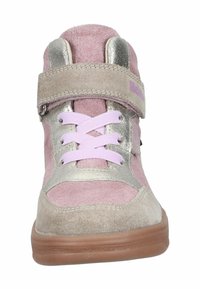 High-top shoe in pink and beige suede with metallic silver accents, featuring a pink lace-up design and a secure Velcro strap.