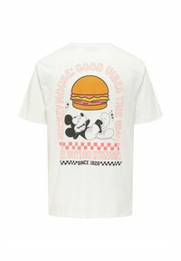 Camiseta blanca de algodón con un gráfico colorido que muestra una hamburguesa y ratones de dibujos animados. El texto dice: "Mickey Mouse: Buenas Vibras Esta Forma."