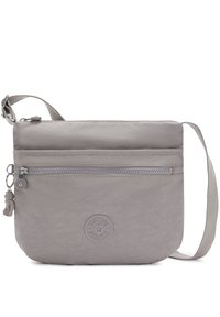 Borsa a tracolla grigia in nylon con design piatto, dotata di tasca anteriore con zip, tracolla regolabile e un'etichetta a forma di cerchio.