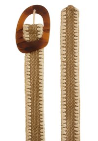 Pleten pas s tkanine v rjavi barvi z kremnimi poudarki; vključuje ovalno sponko iz želve. Teksturna površina, raven oblik in pletena zasnova.