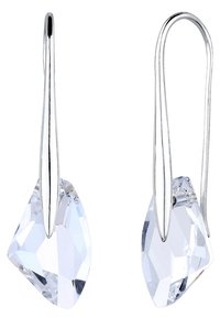 Kristallhängande örhängen med en fasetterad design, utrustade med hängande i silverfärg och klara, reflekterande ytor för ljusspel.
