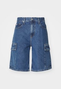 LOOSE  - Shorts di jeans - denim medium