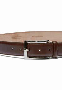 Cinturón de cuero genuino marrón con un acabado suave, hebilla de metal plateado y agujeros para ajuste. Fabricado en Italia.