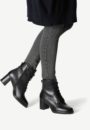 Tamaris Botines con cordones - black