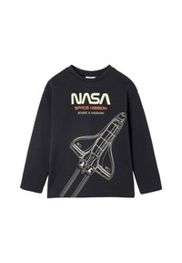 Schwarzes Langarm-T-Shirt mit NASA-Text, einem Raketenmotiv in Creme und Rot sowie Rundhalsausschnitt. Hergestellt aus weichem Baumwollmaterial.